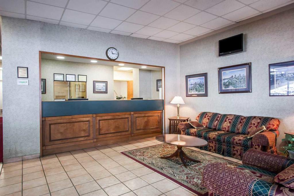 Econo Lodge Downtown Memphis Bagian luar foto